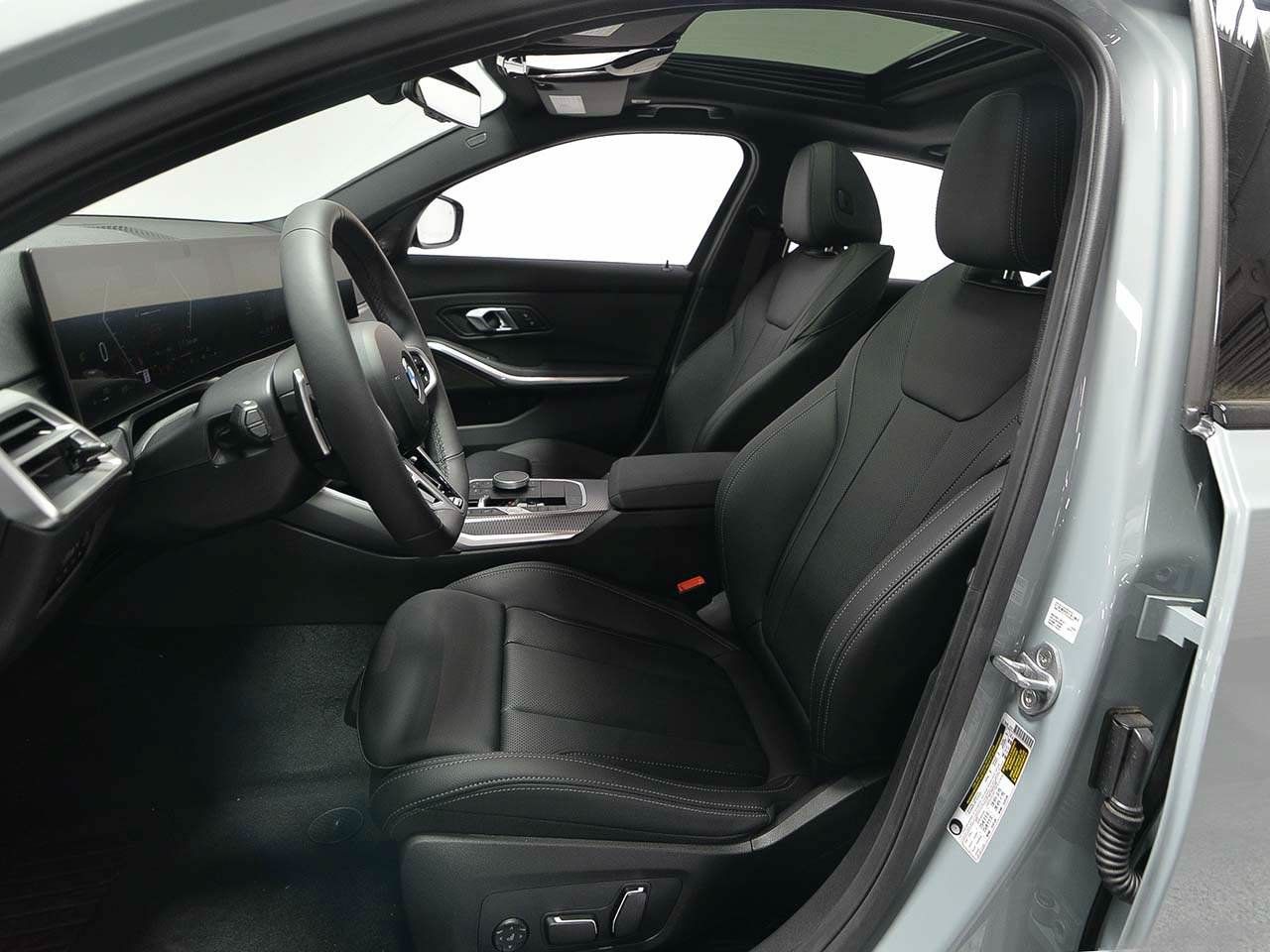 Used 2026 BMW 330i Sedan w/ M Sport Package RWD image 8