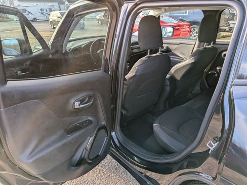 Used 2016 Jeep Renegade Latitude AWD/4WD image 27