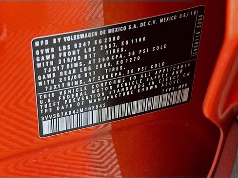 Used 2018 Volkswagen Tiguan SE w/ Panoramic Sunroof Package image 12