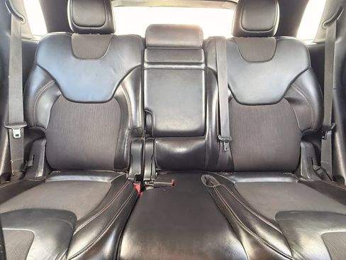 Used 2015 Jeep Cherokee Trailhawk AWD/4WD image 22