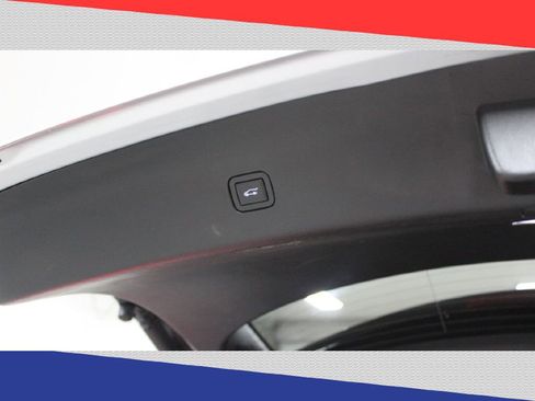 Used 2019 Buick Enclave Essence image 25