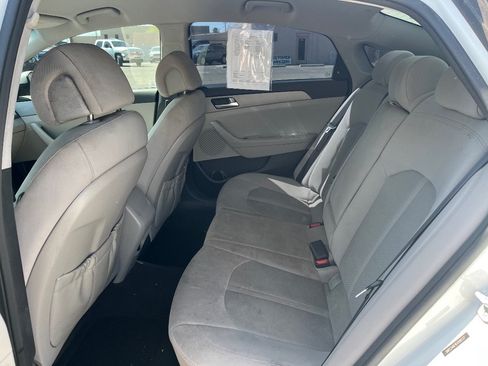 Used 2015 Hyundai Sonata SE FWD image 13