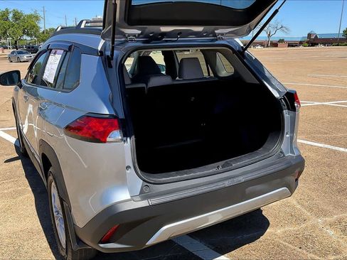 Used 2022 Toyota Corolla Cross LE image 17