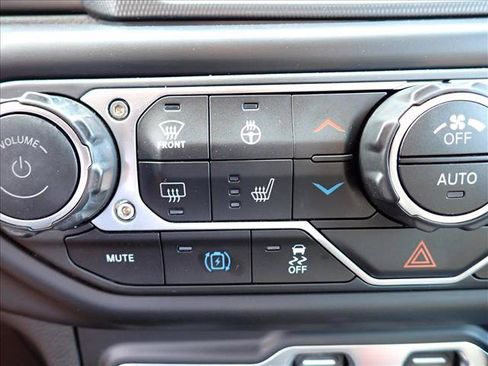 Used 2023 Jeep Wrangler Unlimited w/ Cold Weather Group AWD/4WD image 15