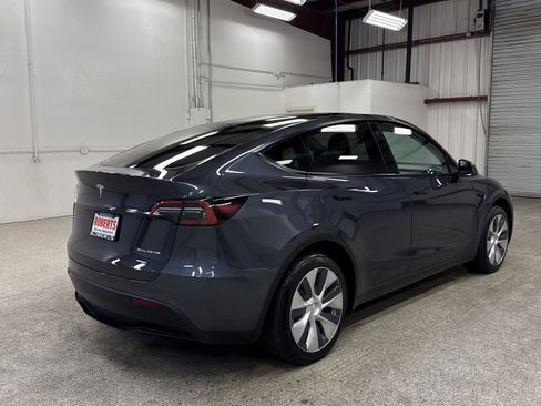 Used 2021 Tesla Model Y Long Range image 13