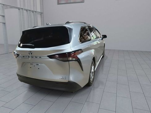 Certified 2023 Toyota Sienna XLE FWD image 8