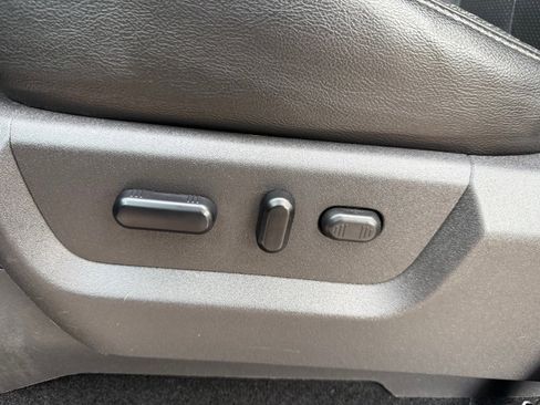 Used 2012 Ford F350 Lariat image 21