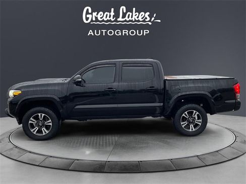 Used 2017 Toyota Tacoma TRD Sport image 2