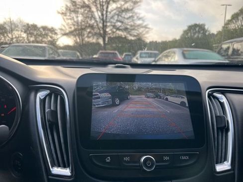 Used 2017 Chevrolet Malibu LT w/ Leather Package image 20