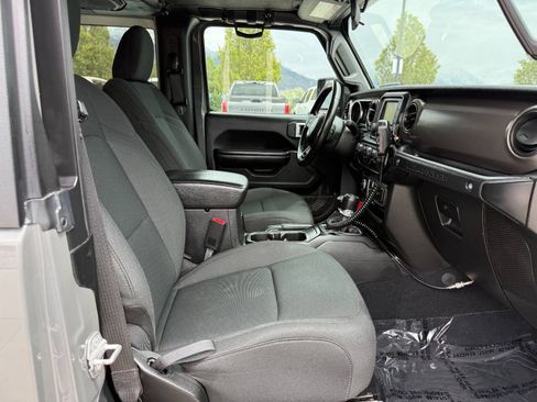 Used 2020 Jeep Wrangler Sport AWD/4WD image 25