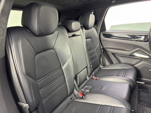 Used 2021 Porsche Cayenne Turbo S AWD/4WD image 42