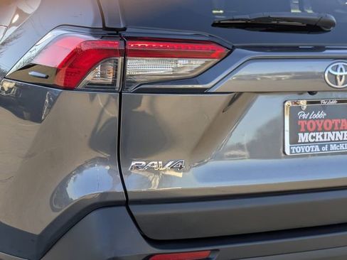 Used 2021 Toyota RAV4 XLE image 9