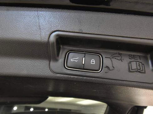 Used 2022 Ford Explorer XLT image 33