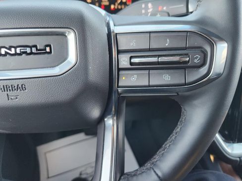 Used 2025 GMC Yukon Denali image 12