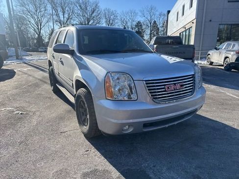 Used 2014 GMC Yukon SLE w/ Suspension Package, Off-Road image 2