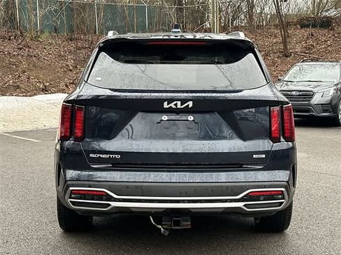 Used 2023 Kia Sorento EX image 4
