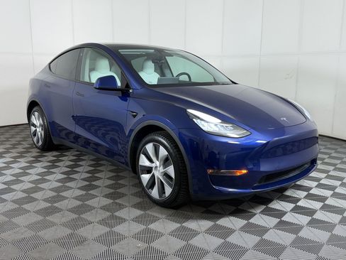 Used 2021 Tesla Model Y Long Range AWD/4WD image 7