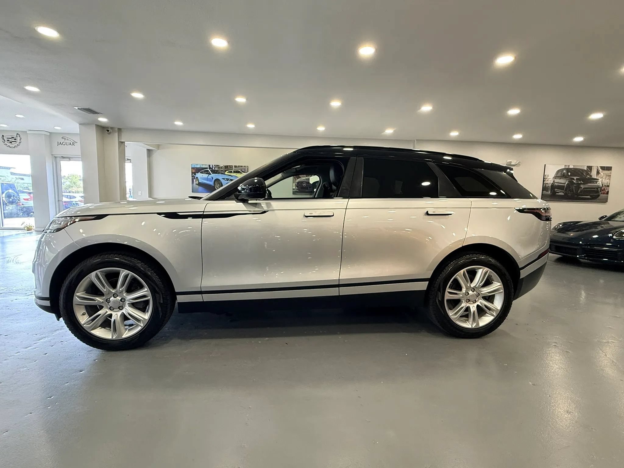 Used 2019 Land Rover Range Rover Velar S AWD/4WD image 4