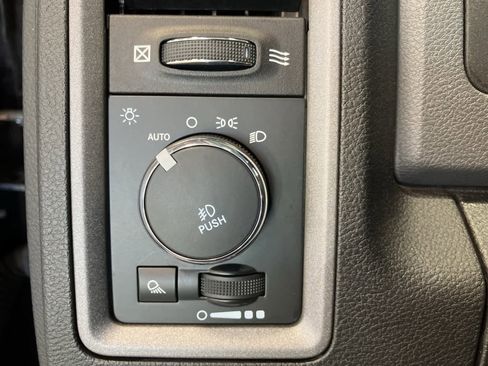 Used 2015 RAM 1500 Express image 13