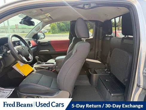 Used 2022 Toyota Tacoma SR5 AWD/4WD image 24
