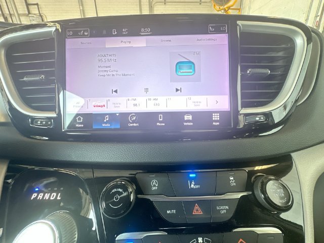 Used 2022 Chrysler Pacifica Touring-L FWD image 19