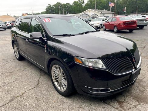 Used 2013 Lincoln MKT AWD image 5