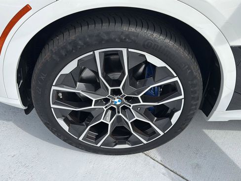 Used 2024 BMW X7 xDrive40i image 32