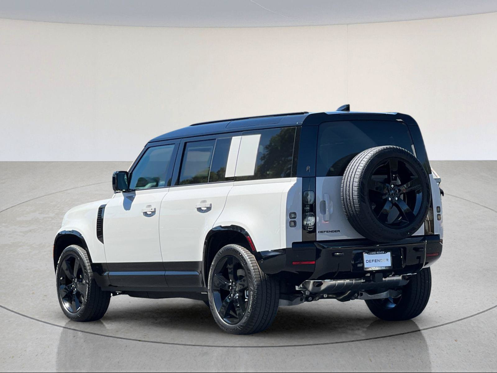 New 2026 Land Rover Defender 110 X-Dynamic SE AWD/4WD image 4