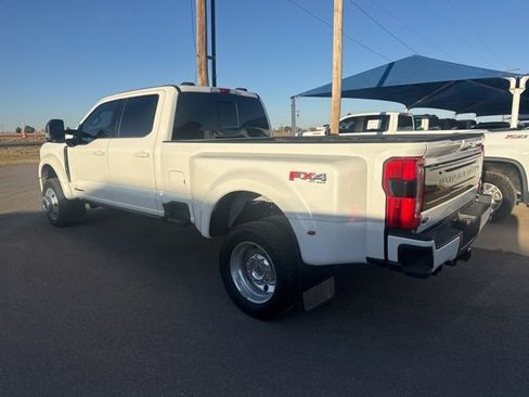 Used 2025 Ford F450 Platinum w/ FX4 Off-Road Package image 2