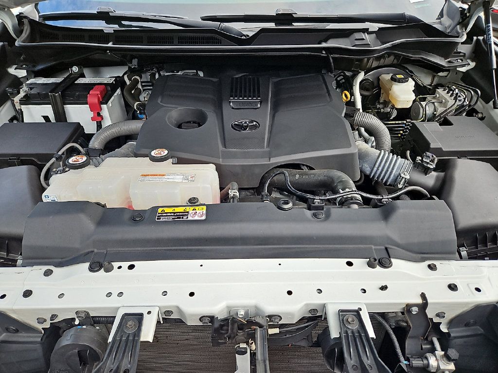 Used 2022 Toyota Tundra SR5 w/ SR5 Premium Package AWD/4WD image 29