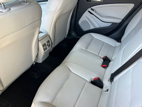 Certified 2020 Mercedes-Benz GLA 250 4MATIC image 25