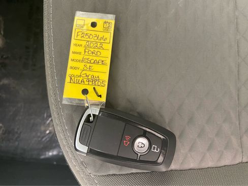 Used 2022 Ford Escape SE image 39