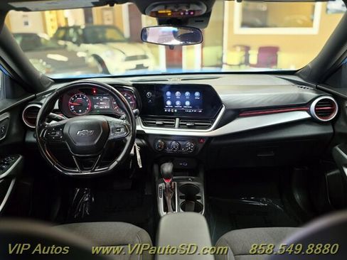Used 2024 Chevrolet Trax RS w/ Sunroof Package FWD image 17