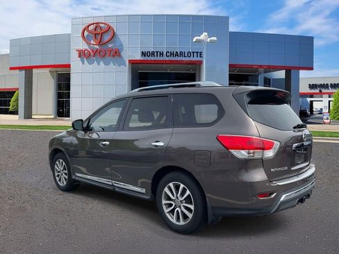 Used 2015 Nissan Pathfinder SL w/ SL Tech Package image 4