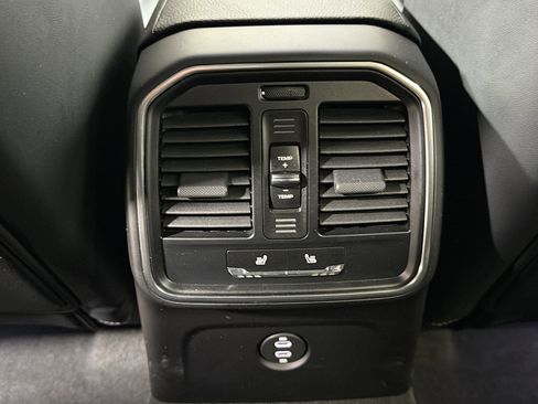 Certified 2025 Porsche Macan image 20