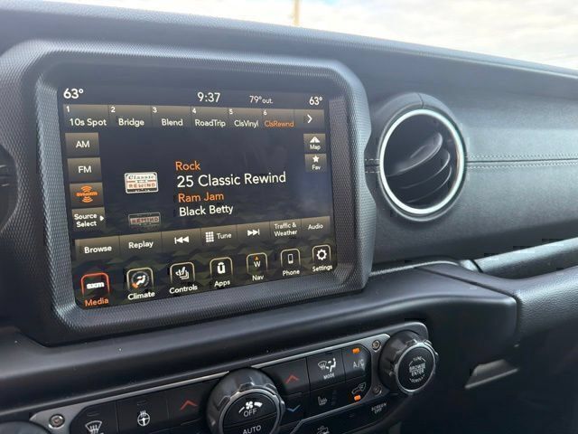 Used 2022 Jeep Wrangler Unlimited Sahara AWD/4WD image 15