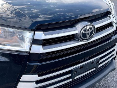Used 2019 Toyota Highlander XLE AWD/4WD image 33
