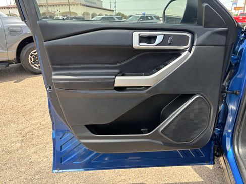 Certified 2022 Ford Explorer XLT w/ Equipment Group 202A RWD image 11