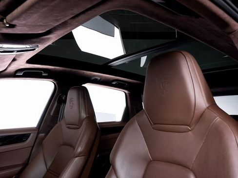 Used 2022 Porsche Cayenne Turbo S image 18