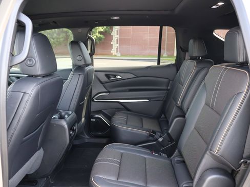 New 2026 Chevrolet Traverse High Country w/ LPO, Floor Liner Package AWD/4WD image 24
