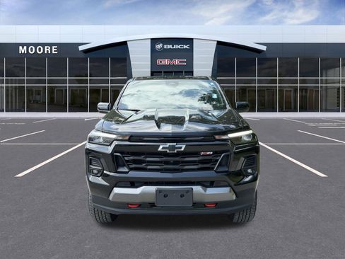 Used 2024 Chevrolet Colorado Z71 w/ Z71 Convenience Package 2 AWD/4WD image 3