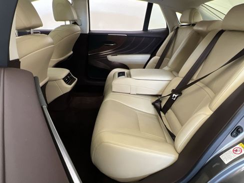 Used 2018 Lexus LS 500 w/ Accessory Package (Z2) image 23