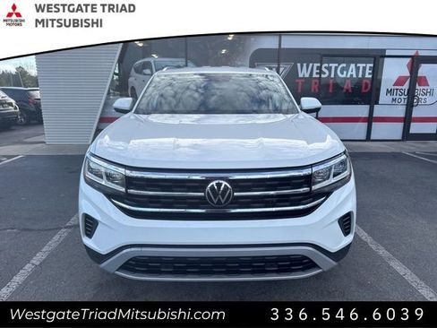 Used 2023 Volkswagen Atlas Cross Sport SE image 2