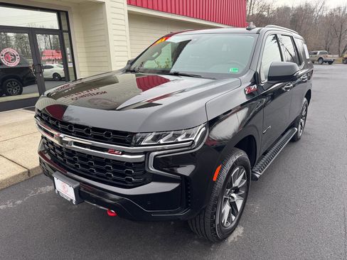 Used 2021 Chevrolet Tahoe Z71 w/ Luxury Package AWD/4WD image 3