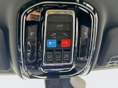 Used 2022 Jeep Grand Cherokee Overland w/ Advanced Protech Group III AWD/4WD image 20