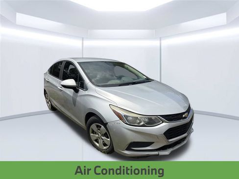 Used 2018 Chevrolet Cruze LS FWD image 9