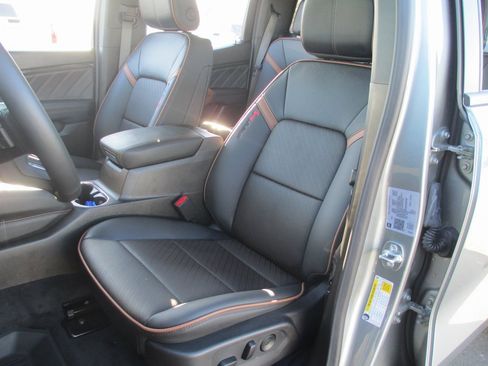 Certified 2025 GMC Canyon AT4 w/ Technology Plus Package image 19