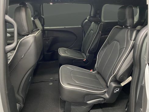 New 2026 Chrysler Pacifica Limited w/ S Appearance Package AWD/4WD image 32