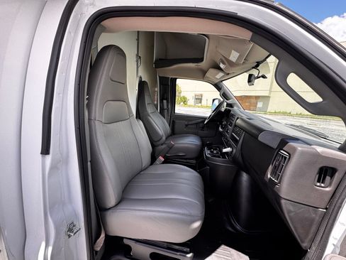 New 2025 GMC Savana 3500 Extended w/ Power Convenience Package RWD image 18
