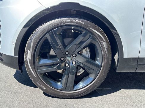 Certified 2024 Land Rover Discovery Dynamic SE image 12